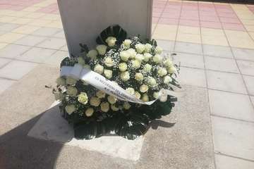 La playa de Ojos de Garza mantiene vivo el recuerdo de las víctimas del vuelo de Spanair/TA.