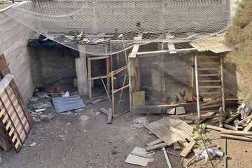 Un corral de aves de Las Huesas, un foco de malos olores, ruidos y ratas/TA.