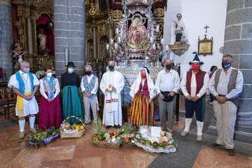 Telde ofrenda a la Virgen de El Pino una cesta de productos del municipio/TA.