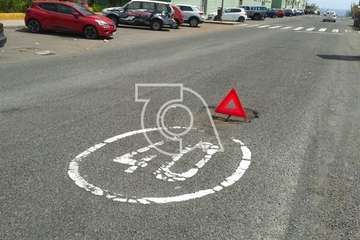 Fernando Sagaseta avisa con discos el peligro de los baches/TA.