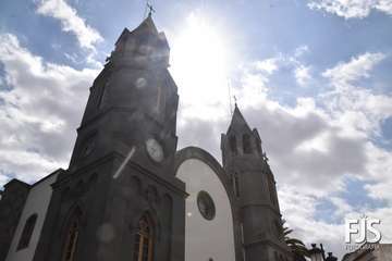 Ofrenda de la Corporación municipal al Cristo de Telde/TA y Francisco Javier Santana.