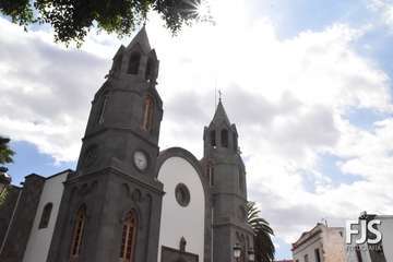 Ofrenda de la Corporación municipal al Cristo de Telde/TA y Francisco Javier Santana.