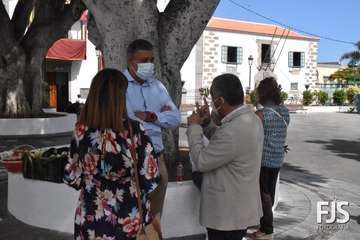 Ofrenda de la Corporación municipal al Cristo de Telde/TA y Francisco Javier Santana.