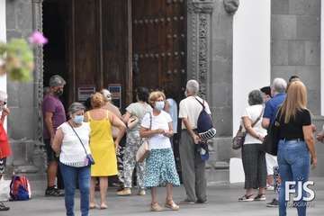 Ofrenda de la Corporación municipal al Cristo de Telde/TA y Francisco Javier Santana.