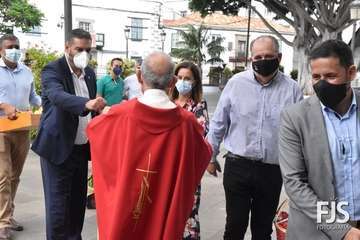 Ofrenda de la Corporación municipal al Cristo de Telde/TA y Francisco Javier Santana.