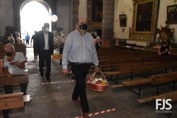 Ofrenda de la Corporación municipal al Cristo de Telde/TA y Francisco Javier Santana.