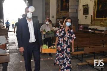 Ofrenda de la Corporación municipal al Cristo de Telde/TA y Francisco Javier Santana.