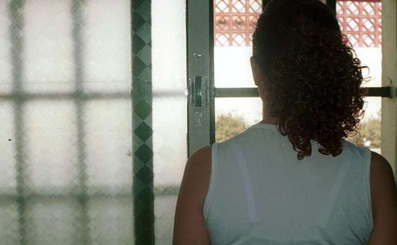 A la afectada y a sus menores lo único que le ofrecen las instituciones es hospedarse en una casa de acogida/C7.