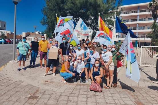  Protesta para exigir más personal a las puertas de la Residencia de Taliarte/TA.