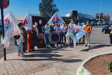  Protesta para exigir más personal a las puertas de la Residencia de Taliarte/TA.