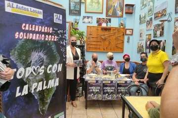 Presentación del calendario solidario por La Palma/TA.