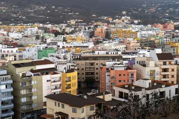 Las Fuerzas Armadas muestran su cariño a la isla de La Palma con una ofrenda floral/Acfi Press.