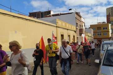  Unas 150 personas rinden homenaje en la Sima de Jinámar a las víctimas del franquismo/TA.