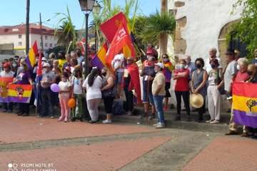  Unas 150 personas rinden homenaje en la Sima de Jinámar a las víctimas del franquismo/TA.