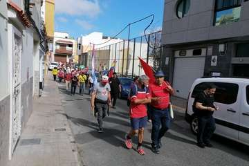  Unas 150 personas rinden homenaje en la Sima de Jinámar a las víctimas del franquismo/TA.