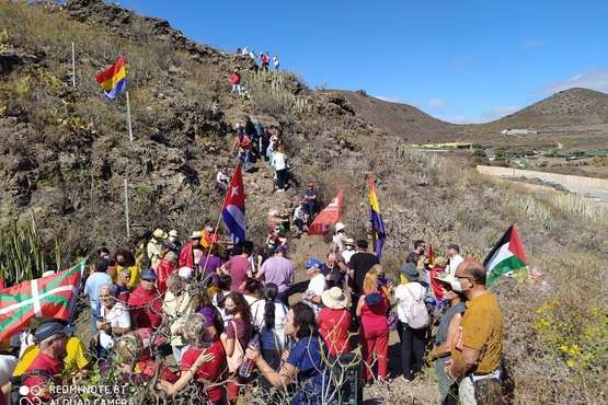  Unas 150 personas rinden homenaje en la Sima de Jinámar a las víctimas del franquismo/TA.