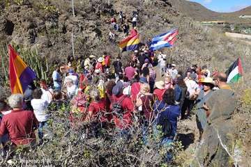  Unas 150 personas rinden homenaje en la Sima de Jinámar a las víctimas del franquismo/TA.