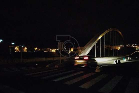 El viaducto de Las Longueras, a oscuras/TA.
