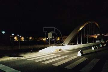 El viaducto de Las Longueras, a oscuras/TA.