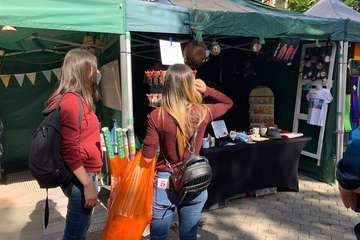 Doce profesionales ofrecen sus creaciones en la Muestra de Artesanía de Los Llanos/TA.