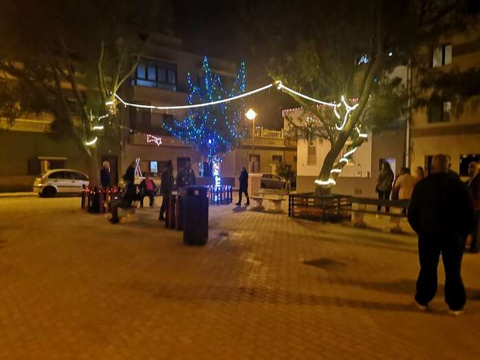 Encendido de las luces navideñas en la Plaza de los Pinos