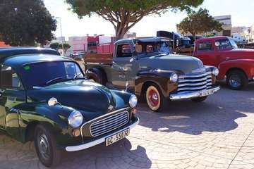 Telde exhibe al aire libre sus coches más antiguos y clásicos/Miguel Florido.