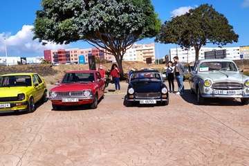 Telde exhibe al aire libre sus coches más antiguos y clásicos/Miguel Florido.