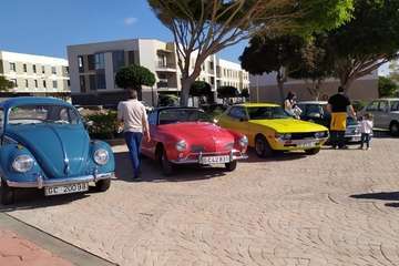 Telde exhibe al aire libre sus coches más antiguos y clásicos/Miguel Florido.
