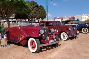 Telde exhibe al aire libre sus coches más antiguos y clásicos/Miguel Florido.