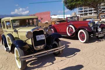 Telde exhibe al aire libre sus coches más antiguos y clásicos/Miguel Florido.