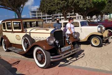 Telde exhibe al aire libre sus coches más antiguos y clásicos/Miguel Florido.