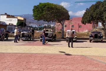 Telde exhibe al aire libre sus coches más antiguos y clásicos/Miguel Florido.