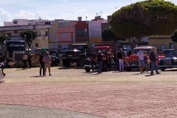 Telde exhibe al aire libre sus coches más antiguos y clásicos/Miguel Florido.
