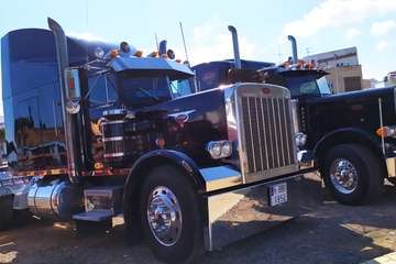 Telde exhibe al aire libre sus coches más antiguos y clásicos/Miguel Florido.