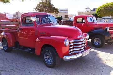 Telde exhibe al aire libre sus coches más antiguos y clásicos/Miguel Florido.