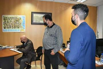 El Diputado del Común firma en 'El mostrador de Ezequiel López'/TA.