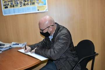 El Diputado del Común firma en 'El mostrador de Ezequiel López'/TA.