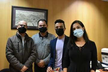 El Diputado del Común firma en 'El mostrador de Ezequiel López'/TA.