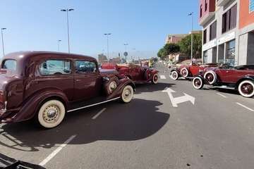 Recogida solidaria de juguetes en la rambla Pedro Lezcano de Los Llanos de Telde/Francisco Javier Santana y Jesús Ruiz Mesa.