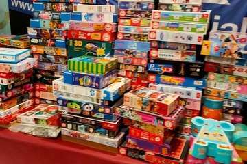 Un teldense coordina una campaña de juguetes desde Galicia para los niños palmeros en Navidad/TA.