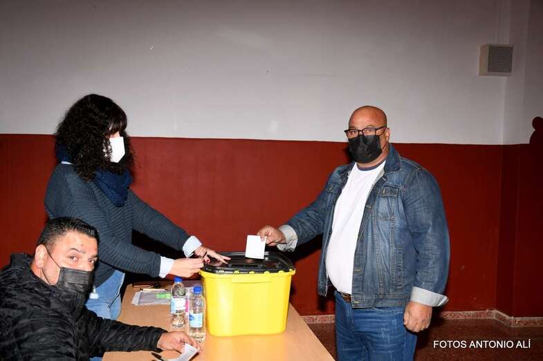 Momento en que Salvador Santana ejerció el derecho a voto/TA.