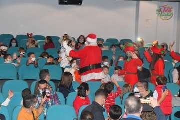 Papá Noel irrumpe en el Teatro de Telde/Francisco Javier Santana.