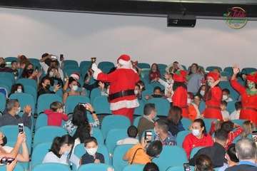Papá Noel irrumpe en el Teatro de Telde/Francisco Javier Santana.