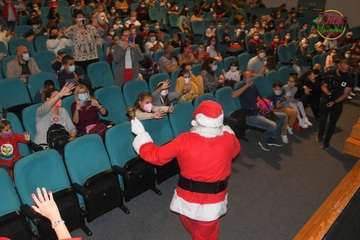 Papá Noel irrumpe en el Teatro de Telde/Francisco Javier Santana.