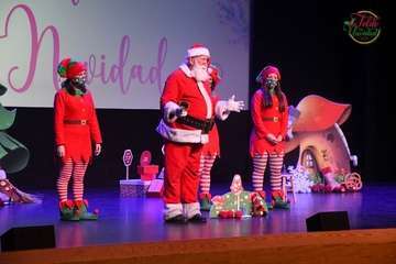 Papá Noel irrumpe en el Teatro de Telde/Francisco Javier Santana.