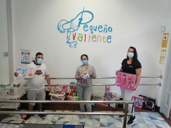 Jazael Quevedo en la sede de Pequeño Valiente en el acto de entrega de juguetes/TA.