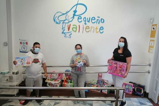 El teldense Jazael Quevedo promueve una campaña de recogida de juguetes para la Casa de Galicia y Pequeño Valiente/TA.