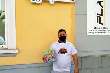 El teldense Jazael Quevedo promueve una campaña de recogida de juguetes para la Casa de Galicia y Pequeño Valiente/TA.