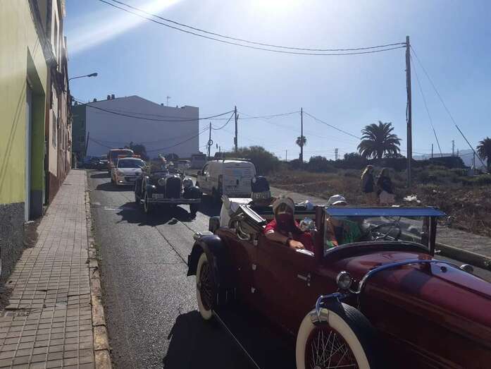 Comitiva real por una calle de Telde/TA.