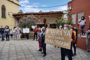 La demanda de fibra óptica motivó este sábado una concentración ciudadana en La Higuera Canaria/TA.